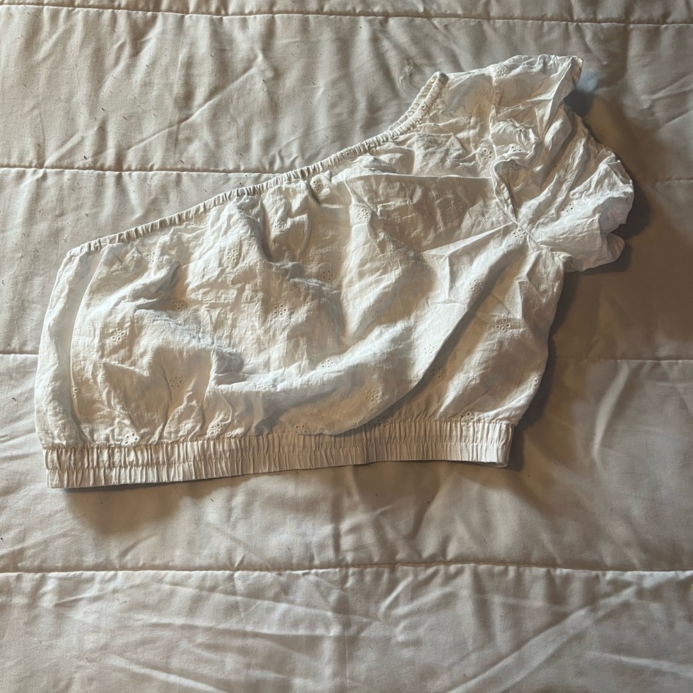 LIKE NEW Universal Thread one-arm crop top